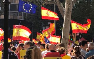 La Cataluña silenciada inunda el centro de Barcelona para gritar “¡basta!” y reivindicar la unidad de España
